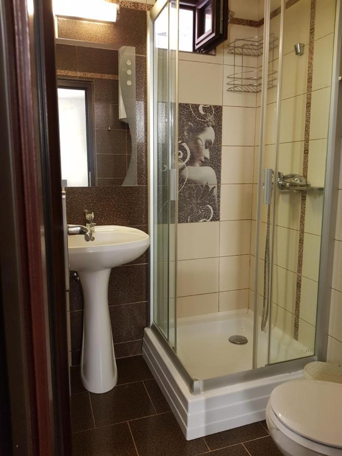 Отель Casa Dfg Костинешти Экстерьер фото